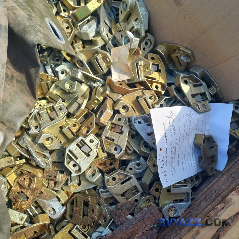 Фиксатор замка двери 24-6106100-20 правый на ГАЗ-24 фото 1